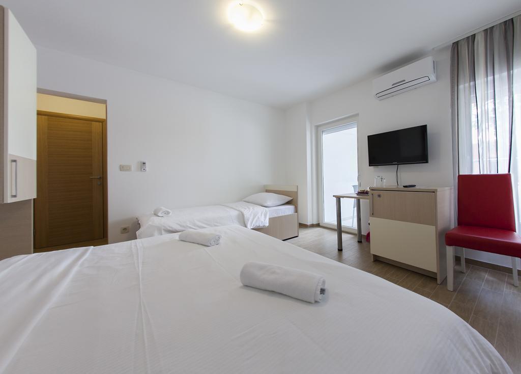 Villa Klara Guest House Baška Voda Eksteriør bilde