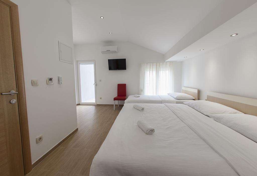 Villa Klara Guest House Baška Voda Eksteriør bilde